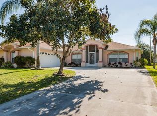 692 Albatross Ter, Sebastian, FL 32958