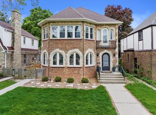 611 E Lake View Ave, Whitefish Bay, WI 53217