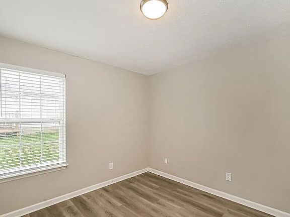 2nd image of 416 Lake Forest Dr #416