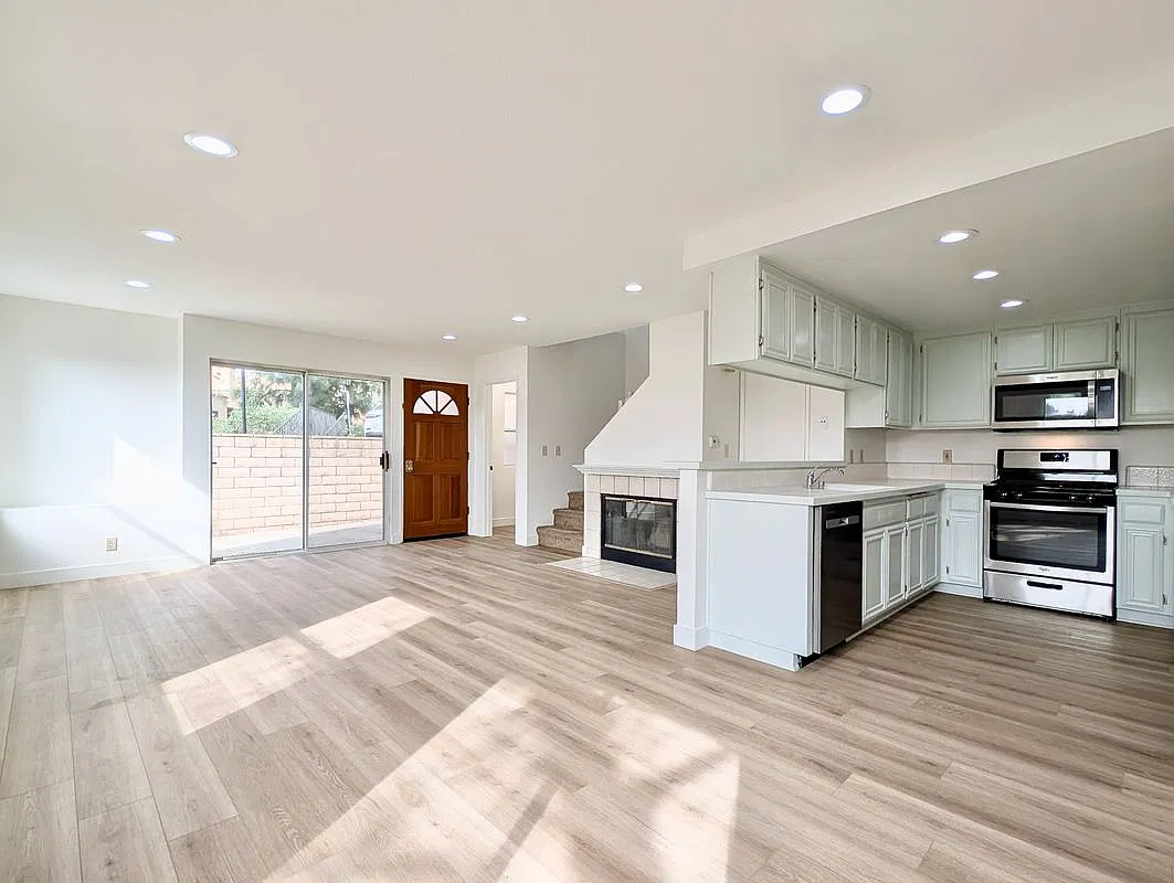 3 bed, 2.5 bath, 1334 sqft, $2,795 — Photo 2