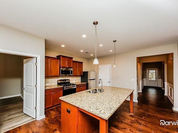 4th image of 214 Silverwood Dr