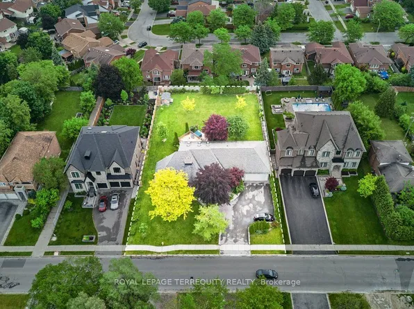 1449 Rosebank Rd, Pickering, ON L1V 1P3