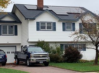 43 Star Ln, Levittown, NY