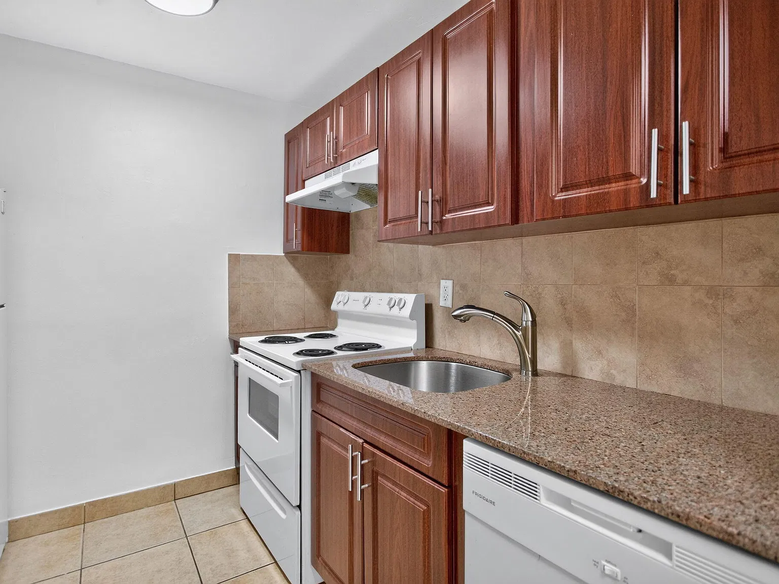 1 bed, 1.0 bath, 21734 sqft, $1,600 — Photo 4