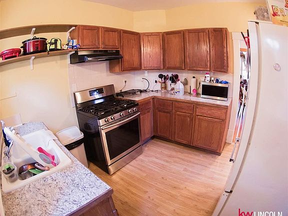 4th image of 1125 Peach St