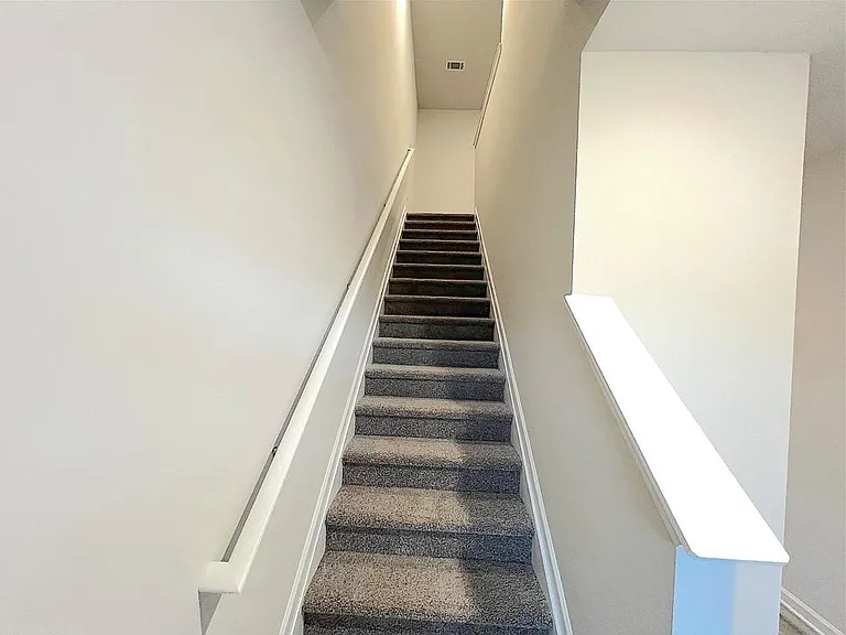 4141 Oakwood Terrace Ct — Photo 15