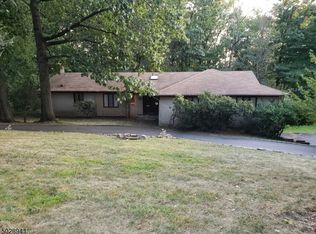 91 N Rockledge Dr, Livingston, NJ