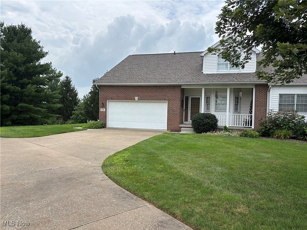 1136 Pine Bluff Dr NE