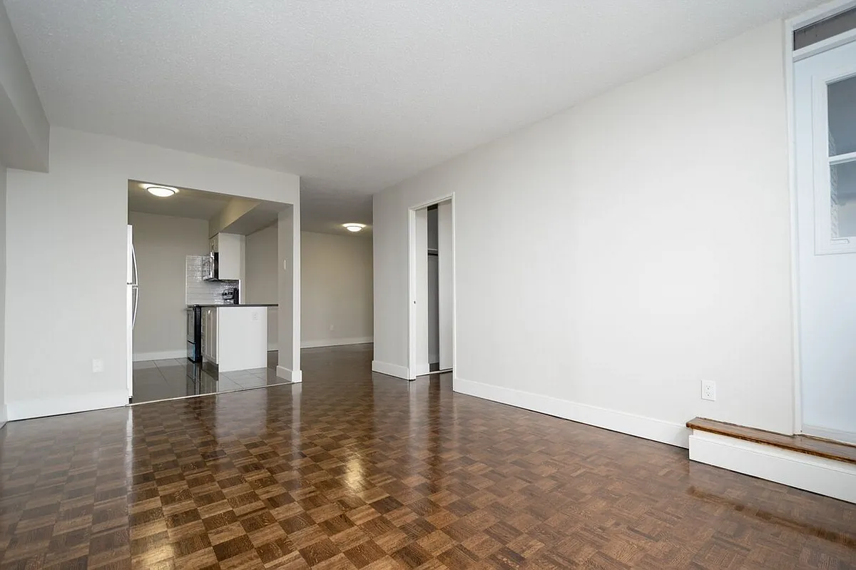 145 Wellington St. — Photo 3