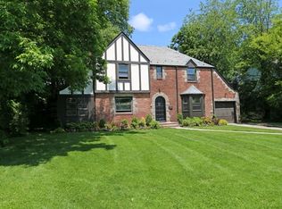 8 Shore Park Rd, Great Neck, NY 11023