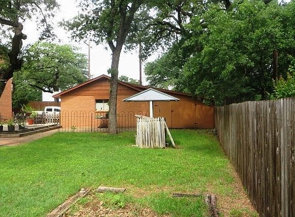 5th image of 240 Oak St