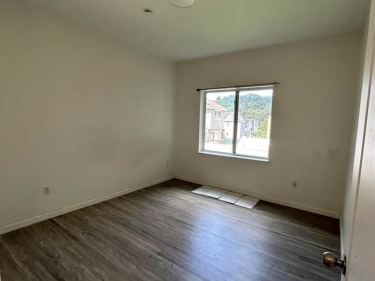 25 Stanley Ave #1 — Photo 5