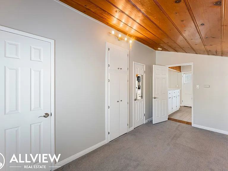 926 W Balboa Blvd — Photo 15