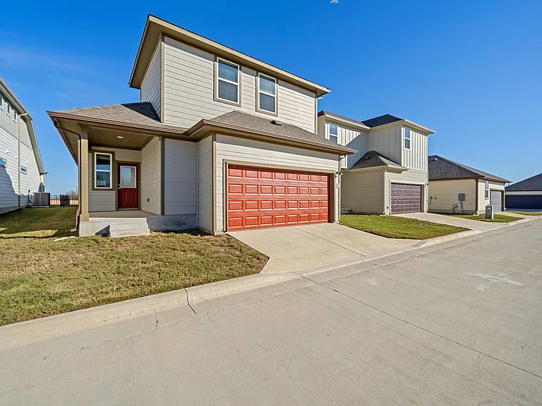 219 Pinnacle Ln — Photo 1