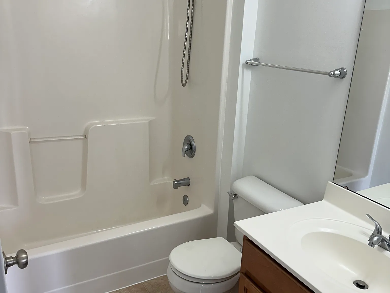 3 bed, 1734 sqft, $2,400 — Photo 3