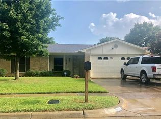 218 Nicki Ln, Arlington, TX 76014
