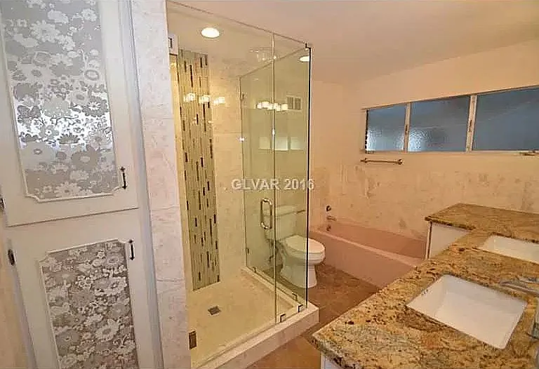 Separate Tub/Shower