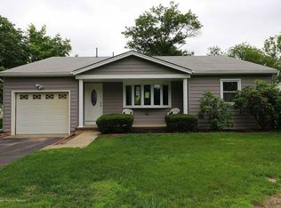 8 Northumberland Dr, Toms River, NJ