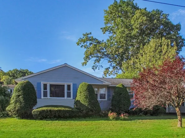 39 Beresford St, Lawrence, MA 01843