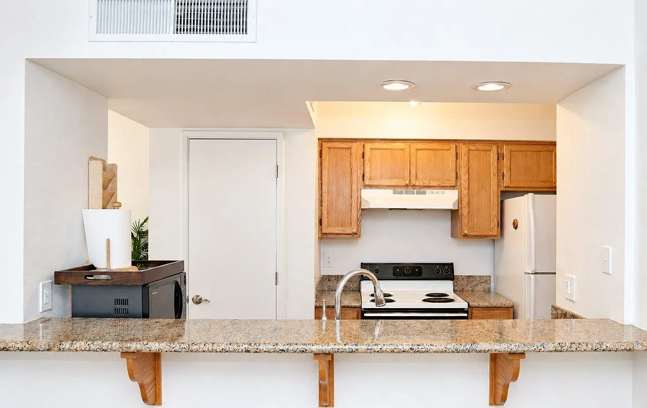 2 bed, 937 sqft, $1,750 — Photo 4