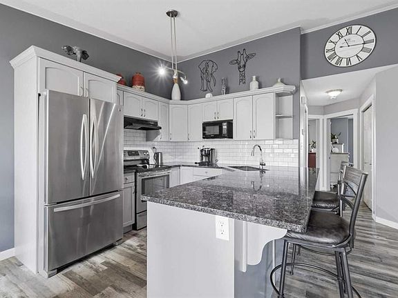 4th image of 276 W Lindsay Ave