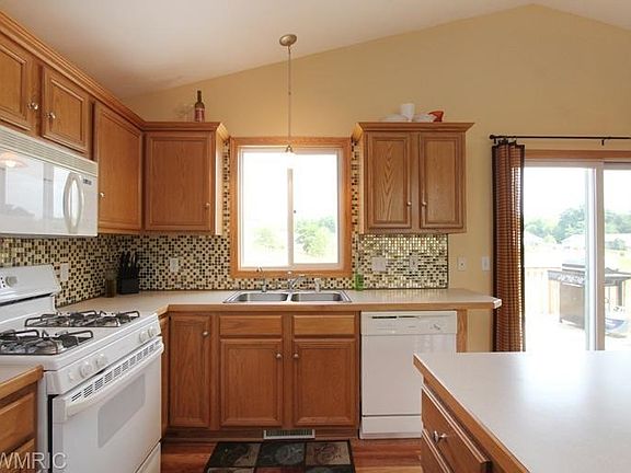 4th image of 427 Greenview Dr
