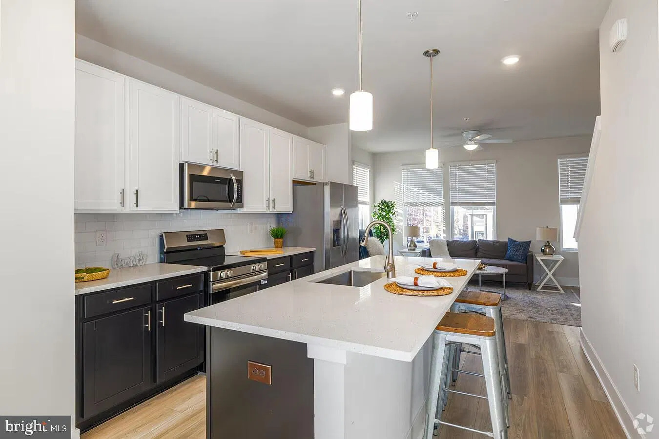 3 bed, 3.5 bath, $2,750 — Photo 1