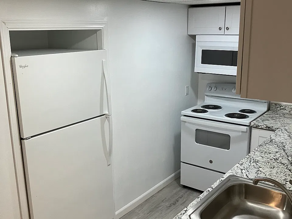 Full kitchen