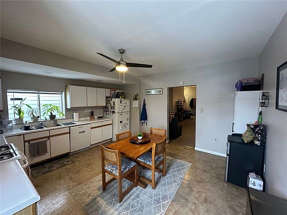 3rd image of 168 Oneida St