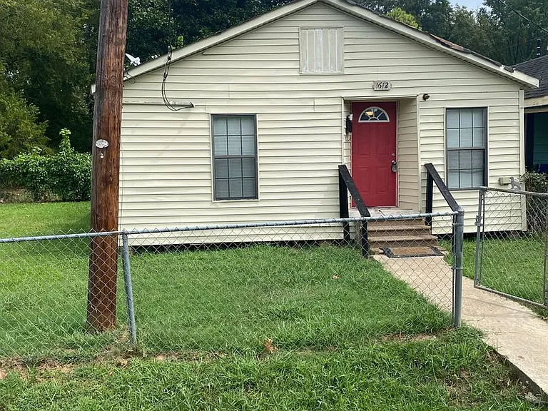 1612 Hill St — Photo 1