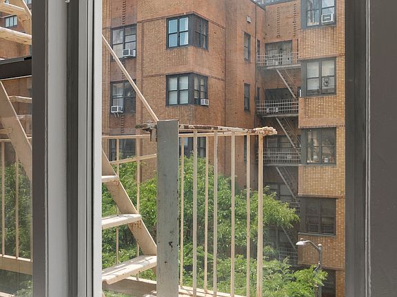 5th image of 311 E 75th St APT 4D