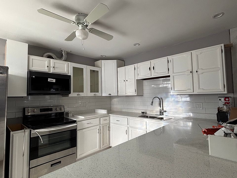 1st image of 5860 N Lincoln Ave #2F