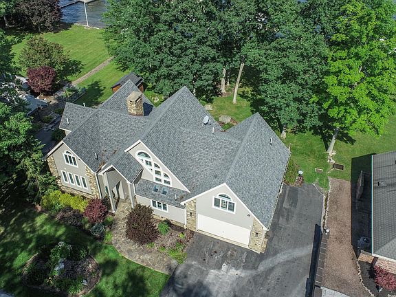 4th image of 320 Lake Forest Dr
