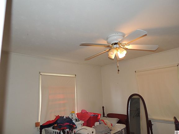 4th image of 712 E Walnut St