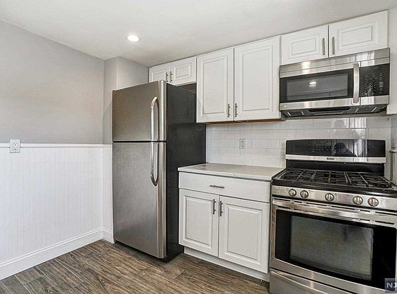 5th image of 834 Pennsylvania Ave Floor 2