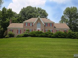 39 Carlough Rd, Upper Saddle River, NJ 07458