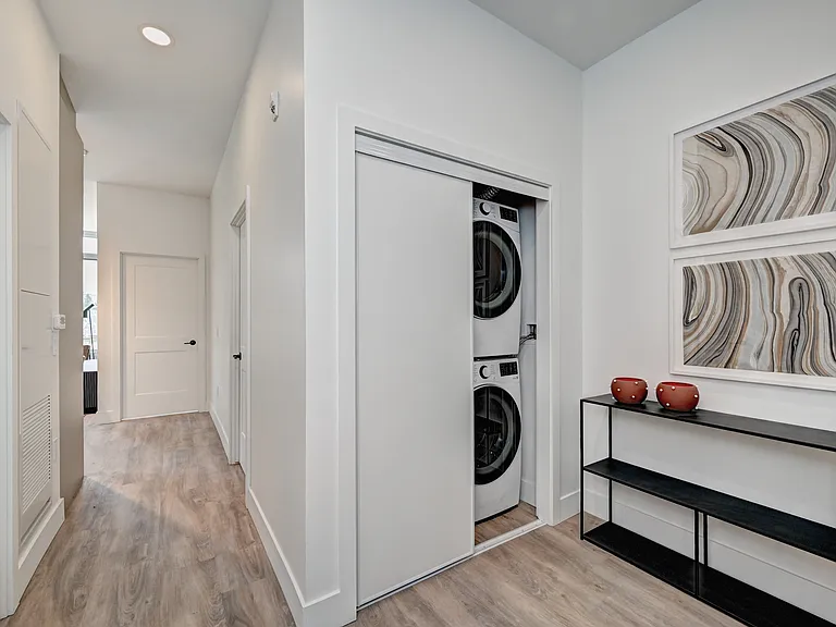 415 Duke St W — Photo 45