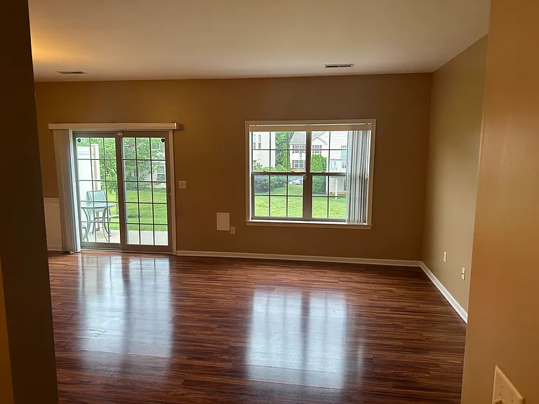 103 Stonecrest Ln — Photo 3