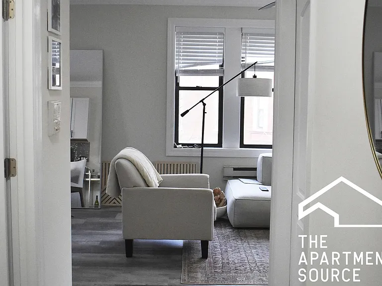 747 W Cornelia Ave #2 — Photo 4
