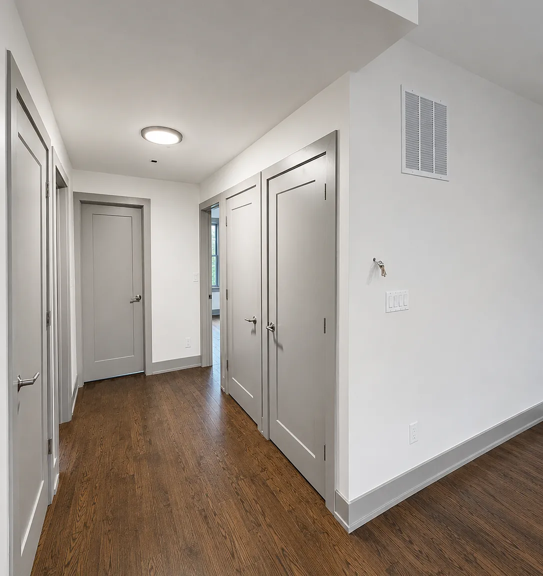 2 bed, 900 sqft, $2,350 — Photo 4