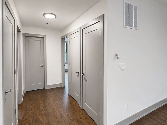 4th image of 1902 W Pratt Blvd APT 1B