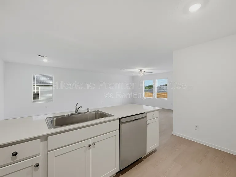 209 Cattail Ln — Photo 10