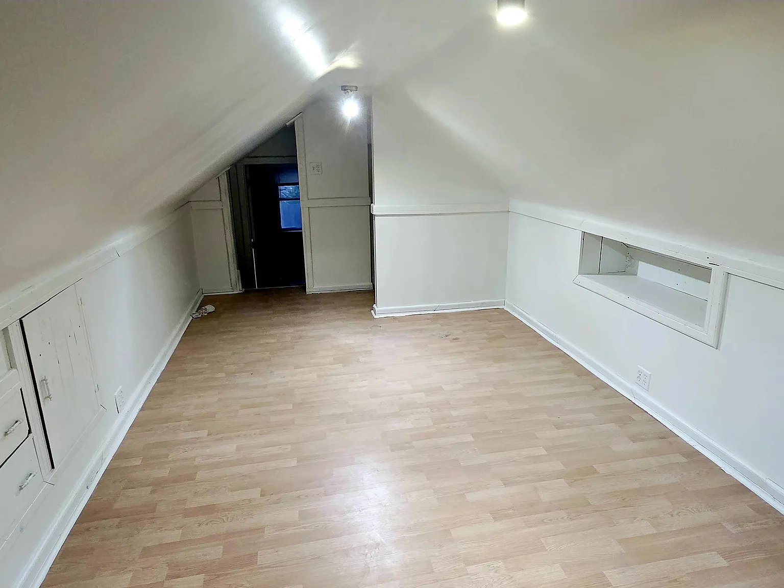 3 bed, 1156 sqft, $2,399 — Photo 4