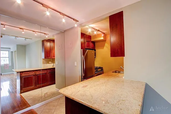 Rented by Anchor Associates | media 7