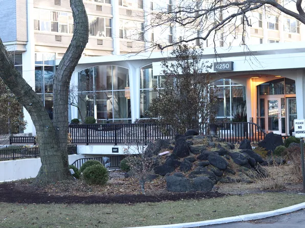 4250 N Marine Dr APT 2432, Chicago, IL 60613