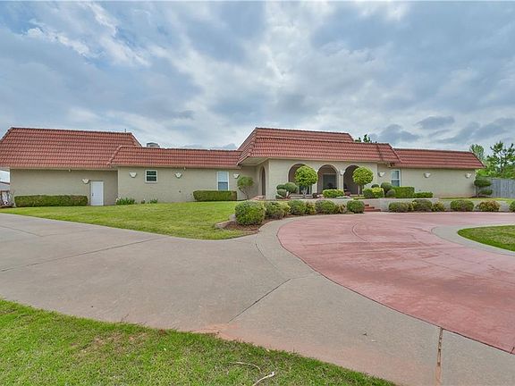 2nd image of 1838 W Phoenix Court Dr