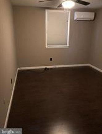 5th image of 218 Delmar St