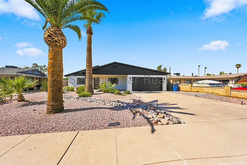 4 bed, 2.0 bath, $3,200 — Photo 3