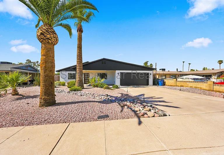 2162 E Concorda Dr — Photo 3