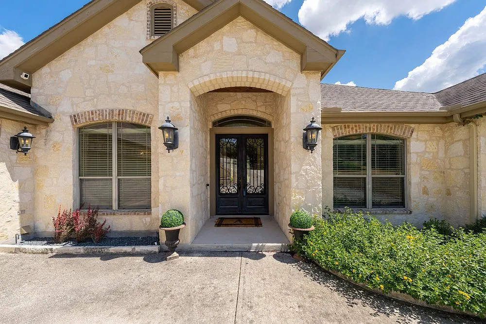 Resort-Style 4-Bed Estate with Pool, Courts & Luxe Upgrades in Spring Branch — Photo 4